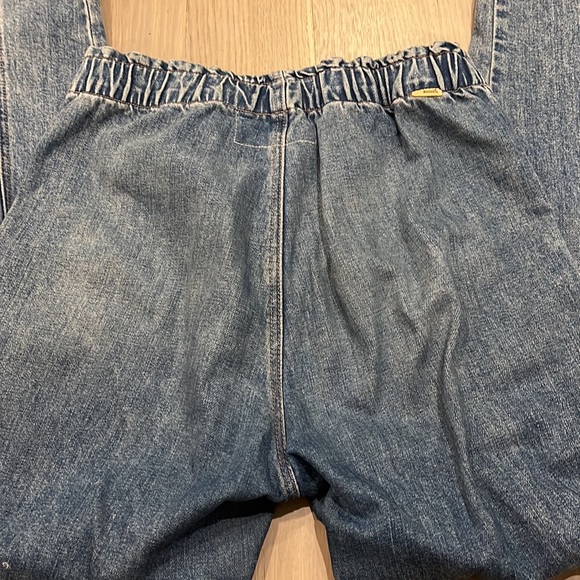 MOTHER High-Rise Elastic Waist Mom Jeans - Picture 6 of 10